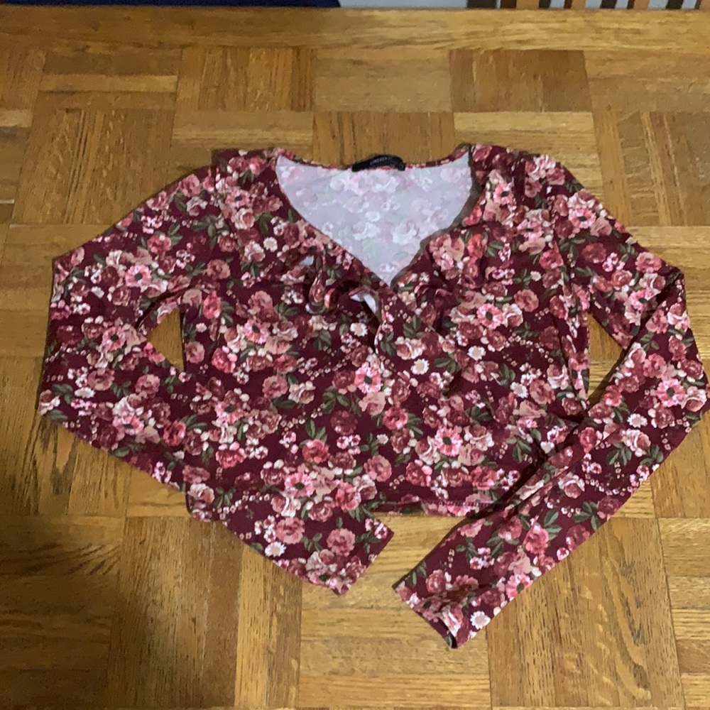 Forever 21 Medium fitted flower print long sleeve crop top